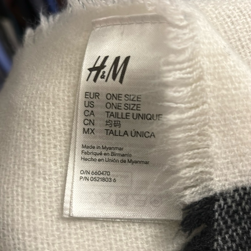 H&M Blanket Wrap Scarf - Picture 4 of 4